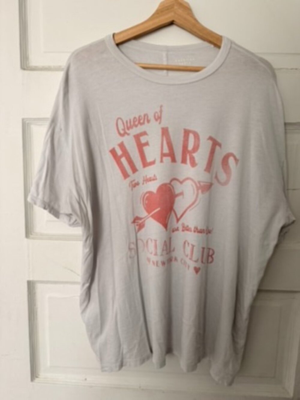 American Eagle “Queen of Hearts” Oversized Graphic Tee (Size XL)